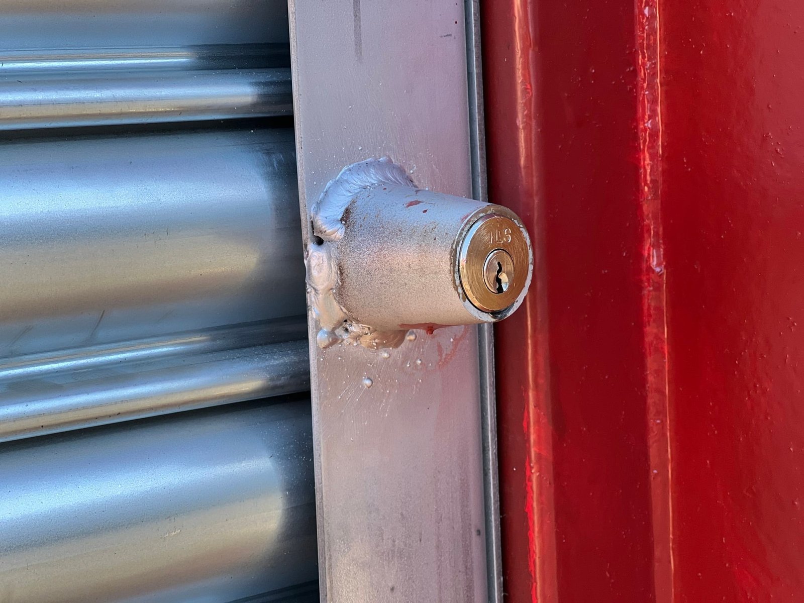 20ft Shipping Container with Roller Shutter Door For Sale - Image 4